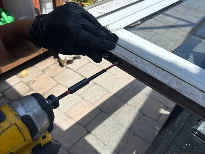 Expert in sliding door repair